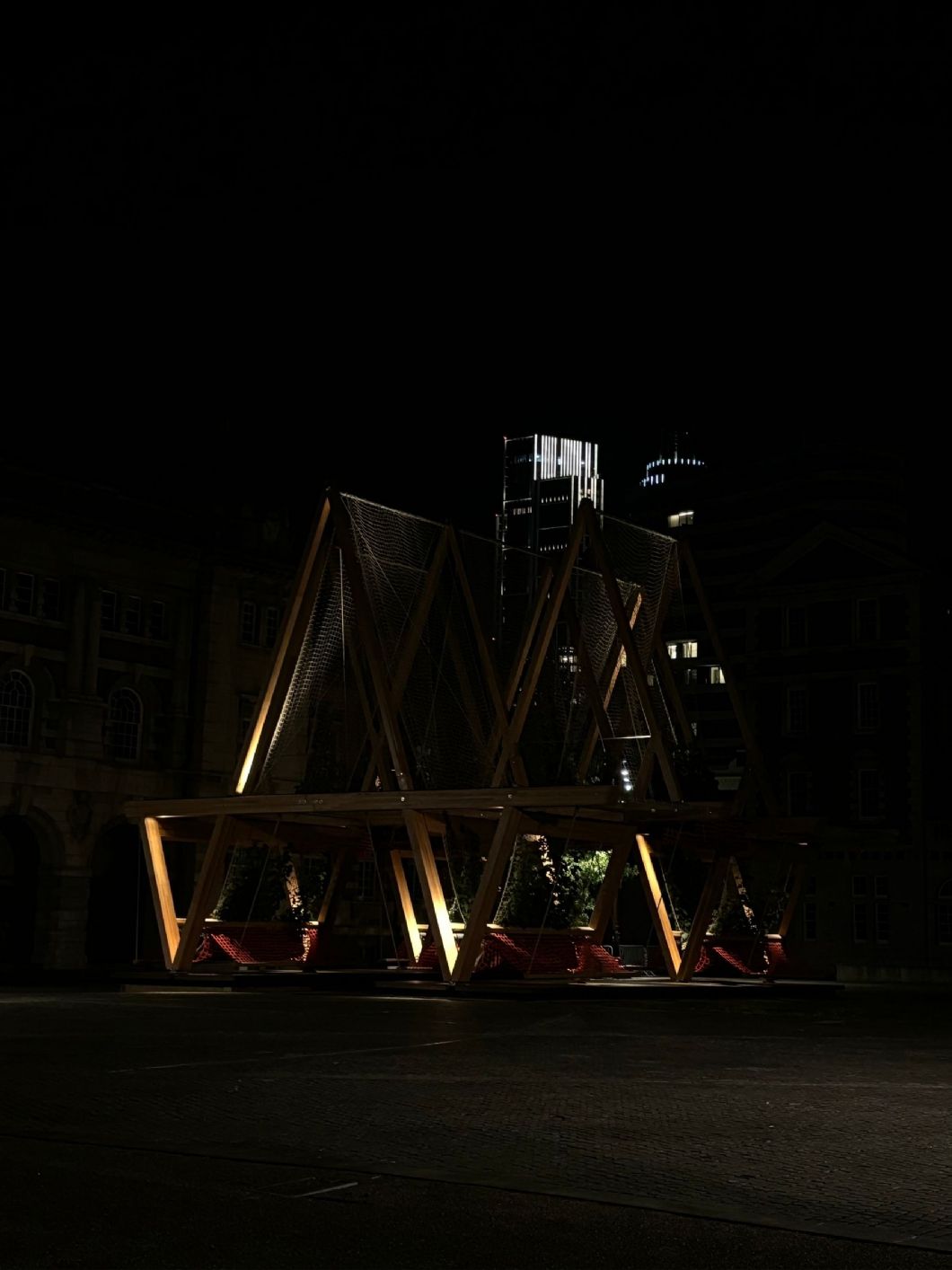 Chameleon illuminates Stefan Diez' “Vert Pavilion” in London 5