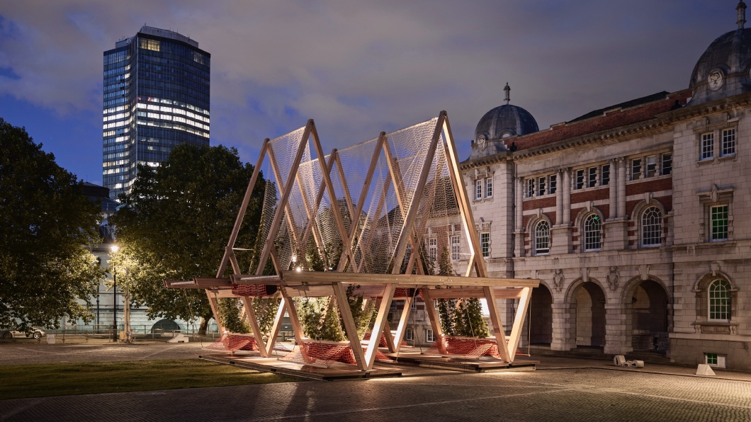 Chameleon illuminates Stefan Diez' “Vert Pavilion” in London 1